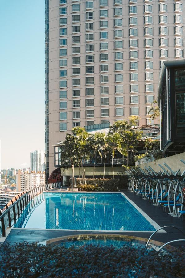 더 가든스 - 세인트 자일스 시그니처 호텔&레지던스 쿠알라룸푸르 외부 사진 The pool at the 33rd floor of the hotel